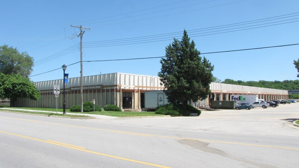 Merriam Industrial Park, Bldg 6 Kessinger Hunter